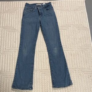 Levi's Women's Flare Jeans in Classic Blue